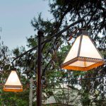 למפיונה על עמוד עם 2 אהילים מסלוסל